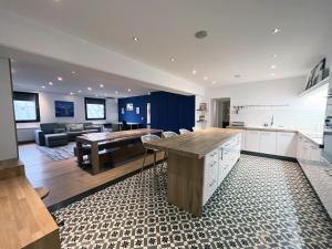 166 - Urban Luxury Apartment in Center of Paris