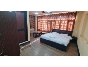Hotel Basant Inn, Srinagar