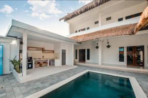 Greek House: Room wDesk and Shared Pool&Kitchen6