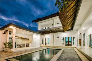 Greek House: Room wDesk + Shared Pool&Kitchen 9
