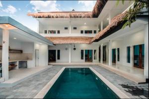 Greek House: Room wDesk + Shared Pool&Kitchen 9