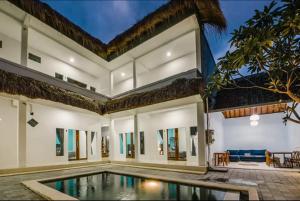 Greek House: Room wDesk + Shared Pool&Kitchen 9