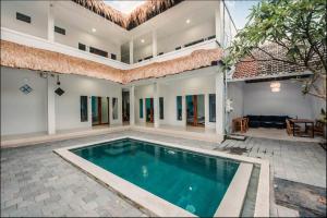 Greek House: Room wDesk + Shared Pool&Kitchen 9