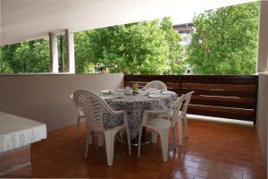 Spacious duplex near the beach