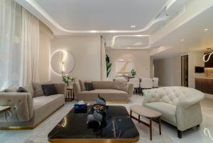 USMANS 4BDRM APARTMENT SEA VIEW Direct BEACH Access Fully Serviced JBR