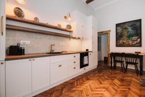 Old Town Central Apartment