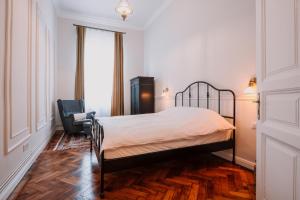 Old Town Central Apartment