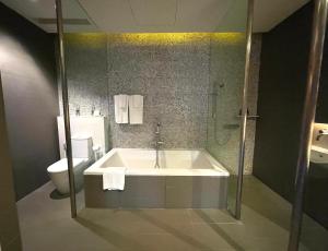 Veranda High Residence