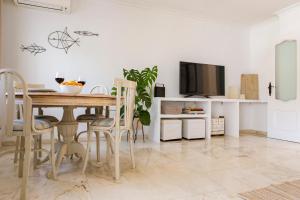 Casa Jardín - residential area -free parking outdoor- Málaga Este - 4-звездочные отели в городе Малага