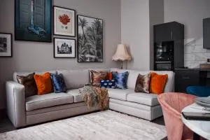 EPIC Duke Street Townhouse - 切尔德桑顿