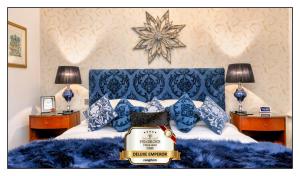 Deluxe Suite room in Pembroke Hotel