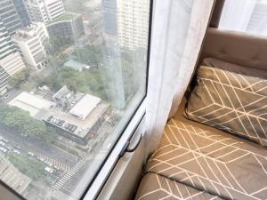A2J Luxury 2BR BGC Suite Near High Street, Malls
