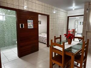 Ampla casa térrea, WiFi, estacionamento e segurança