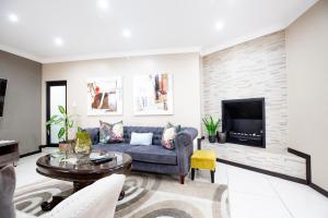 URlyfstyle 5 bedrooms 10km from OR Tambo Int Airport