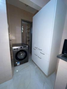 Quarto e sala 100 mts da praia