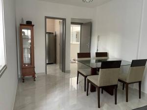 Quarto e sala 100 mts da praia