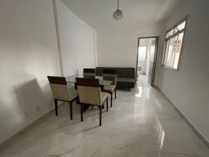 Quarto e sala 100 mts da praia