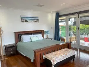 Zen Escape Guest House " Location 1" - Romantic Escape, Cozy Delight, Oasis Suite - Albany Creek