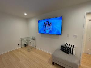 Charming Bright Traditional Home in Sherman Oaks