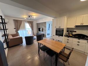 Royal Sun Sitesi ,2 yatak odalı Deniz Manzaralı daire,İskele Longbeach