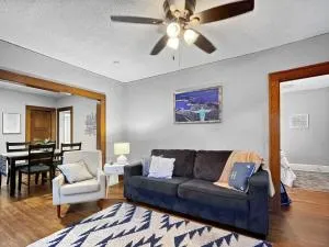 Roomy 4br By Drake Sleeps 13 Huge Yard - انكيني