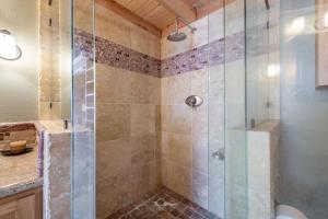 Ski In Ski Out VIP Palisades Condo 200ft to KT-22 Hot Tubs in Original Squaw Valley Lodge