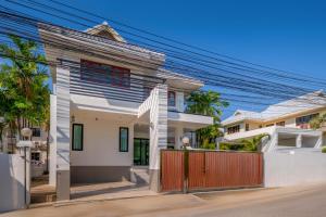 Stunning villa with pool and tropical garden