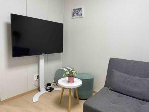 THE SHARE Myeongdong High-rise Floor & Free GYM #Subway station 3min #Myeongdong 10min