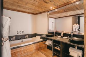 Hotels Les Suites – Maison Bouvier : Suite Tradition (4 Adultes)

