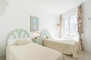 SEA VIEW & BEACH ACCESS - Center - Parking