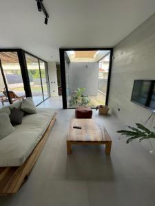 RumaRanch Solo Parejas Casa con pileta privada a 20 mts del Río