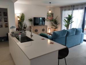 Tranquil sea breeze apartment