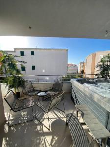 Luxury apartment with jacuzzi