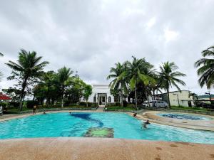 Calapan Transient House 3-BedRoom near MALLS L26