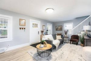 South Bend Serenity: Freshly Renovated 3BR 2mi ND