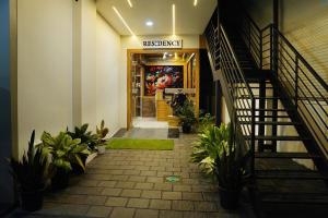 UNIVERSAL RESIDENCY