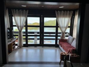 Casa 03 quartos com vista incrivel - Itanema Angra dos Reis