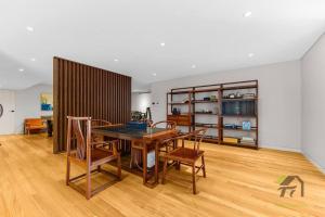 Modern Summer Palace in Epping