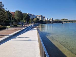 Bouzas. Garaje con cargador V.E.