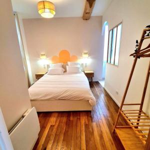 Chez Alba - terrasse, local à vélos et parking au centre historique