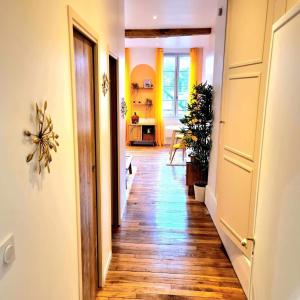 Chez Alba - terrasse, local à vélos et parking au centre historique