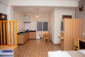 Lake Breeze Apartment