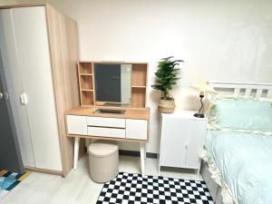 white room private bathroom Red Panda Guesthouse