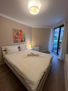 Boston Cozy Elegant Family Apt w Parking Near NSA