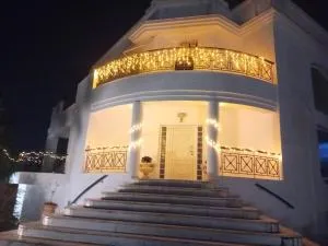 ΠΟΛΥΤΕΛΗΣ ΒΙΛΑ 8 - 10 ΑΤΟΜΩΝ ΣΤΗΝ ΠΕΡΙΟΧΗ ΑΕΡΟΔΡΟΜΙΟΥ ΘΕΣΣΑΛΟΝΙΚΗΣ - Néon Rýsion