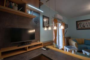 Yellow Sky ApartmentSpacious with free parking