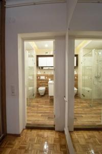 Yellow Sky ApartmentSpacious with free parking