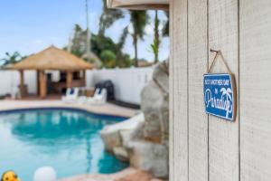 Tropical Villa Oasis - Salt Pool, BBQ, Game Room, Hot Tub, Luxury Amenities!