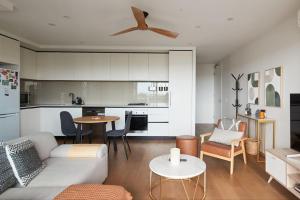 Urban Rendezvous -Productivity Meets Play