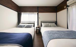 Est house KAMEARI -Entire Tokyo House with Direct Bus Access to Airport and Disney in a Peaceful Local Neighborhood with 24 Hour Shops and Dining Options-